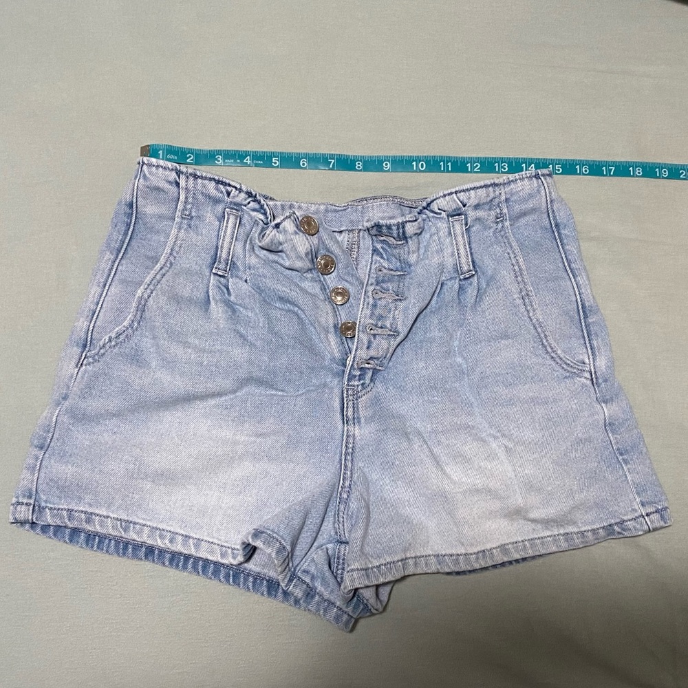 American Eagle paper bag mom jean shorts (light wash)